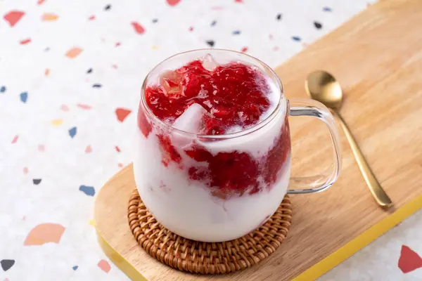 Jolly Pong shake, shake, berry latte, latte, rotus latte, siyah susamlı latte, vanilyalı latte, Madeleine, tereyağlı koni, çörek, kafe, kahve, süt, yemek, kahvaltı, bardak, ekmek,