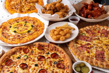 kızarmış tavuk, tavuk, baharat, Kore tavuğu, Kore mutfağı, pizza, patates, pizza, pepperoni, zengin altın, pastırma, ısırık, kombinasyon, yemek, tavuk, et, yemek, sos, tabak, kanat, domuz, akşam yemeği