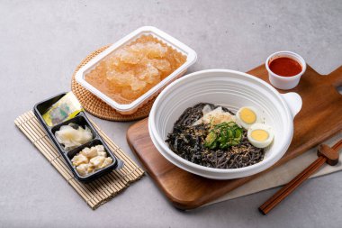 Dalgalbi, Kore yemeği, Chuncheon, peynir, baharatlı karabuğday eriştesi, erişte, meze, Kore gözlemesi, yemek, yemek, yemek, akşam yemeği, mutfak, sebze, pirinç, öğle yemeği, kase, sağlıklı, lezzetli, salata.