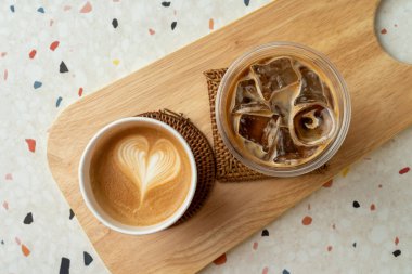 Cafe, latte, akçaağaç, vanilya, fındık, americano, buz, soğuk bira, matcha latte, ade, greyfurt, limon, siyah şeker latte, çikolata, şişe, sütlü çay, kaya peynirli panini, kahve, bardak, içki