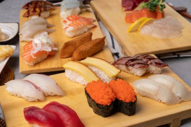 Flatfish, sushi, somon, fish, sashimi, shrimp, tuna, Japanese, big shrimp, fried, taco, fin, fried tofu, fly fish roe, eel, beef, bulgogi, egg, sea bream, food, cheese, meal, meat,