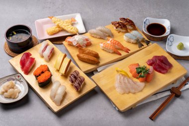 Flatfish, sushi, somon, fish, sashimi, shrimp, tuna, Japanese, big shrimp, fried, taco, fin, fried tofu, fly fish roe, eel, beef, bulgogi, egg, sea bream, food, cheese, meal, meat,