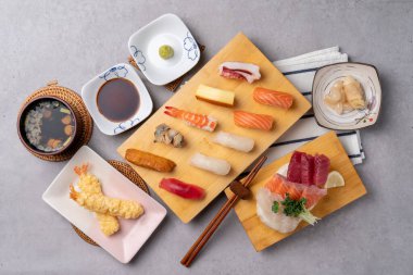 Flatfish, sushi, somon, fish, sashimi, shrimp, tuna, Japanese, big shrimp, fried, taco, fin, fried tofu, fly fish roe, eel, beef, bulgogi, egg, sea bream, food, cheese, meal, meat,