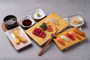 Flatfish, sushi, somon, fish, sashimi, shrimp, tuna, Japanese, big shrimp, fried, taco, fin, fried tofu, fly fish roe, eel, beef, bulgogi, egg, sea bream, food, cheese, meal, meat,