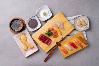 Flatfish, sushi, somon, fish, sashimi, shrimp, tuna, Japanese, big shrimp, fried, taco, fin, fried tofu, fly fish roe, eel, beef, bulgogi, egg, sea bream, food, cheese, meal, meat,