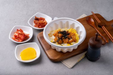 Domuz pirzolası, kızarmış domuz eti, sığır filetosu, fileto, bonfile, Jeju eti, erişte, Yangji, pirinç eriştesi, nagasaki, jjamppong, Japon yemeği, yemek, çorba, sebze, yemek, yemek, tabak, domates, kırmızı