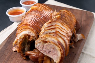 Kore yemeği, bossam, suyuk, sarımsak, domuz eti, buharda domuz eti, şakacı, ayak, ssamjang, yemek, et, balık, yemek, tabak, ızgara, kızarmış tavuk, lezzetli, domuz eti, beyaz, yemek, somon, gurme.