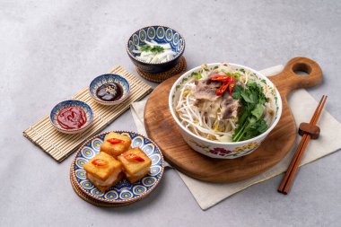 Biftek, pirinç eriştesi, meze, meze, içecek, menbosa, Tayland yemeği, kızarmış pirinç, Vietnam yemeği, kaopat, pad thai, Heo Hyang ganji, sığır eti, pirinç eriştesi, meze, içecek, menbosa, Tayland yemeği, kızarmış pirinç,