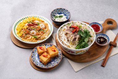 Biftek, pirinç eriştesi, meze, meze, içecek, menbosa, Tayland yemeği, kızarmış pirinç, Vietnam yemeği, kaopat, pad thai, Heo Hyang ganji, sığır eti, pirinç eriştesi, meze, içecek, menbosa, Tayland yemeği, kızarmış pirinç,