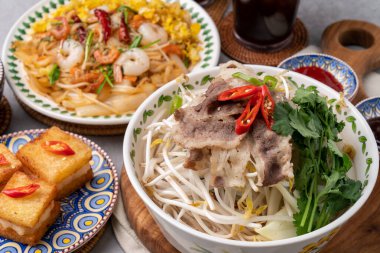 Biftek, pirinç eriştesi, meze, meze, içecek, menbosa, Tayland yemeği, kızarmış pirinç, Vietnam yemeği, kaopat, pad thai, Heo Hyang ganji, sığır eti, pirinç eriştesi, meze, içecek, menbosa, Tayland yemeği, kızarmış pirinç,