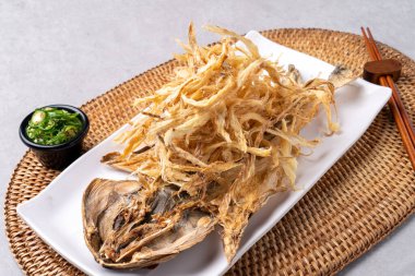 Muktae, bisküvi, deniz salyangozu, kızarmış tavuk, salata, ricotta peyniri, tatlı su karidesi, kızarmış yemek, gamba, noodle çorbası, yemek, yemek, yemek, akşam yemeği, pilav, et, mutfak, tabak, sebze, salata.,