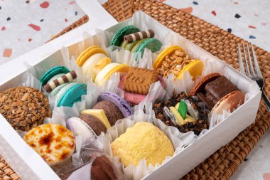  Makarna, Portekiz, yumurta turtası, patates, ang yağı, çikolata, Oreo, domuz pastası, krema, waffle, americano, kek, gökkuşağı, havuç, çikolata, latte