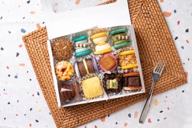  Makarna, Portekiz, yumurta turtası, patates, ang yağı, çikolata, Oreo, domuz pastası, krema, waffle, americano, kek, gökkuşağı, havuç, çikolata, latte