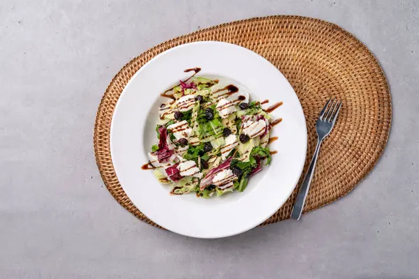 Muktae, bisküvi, deniz salyangozu, kızarmış tavuk, salata, ricotta peyniri, tatlı su karidesi, kızarmış yemek, gamba, noodle çorbası, yemek, yemek, yemek, akşam yemeği, pilav, et, mutfak, tabak, sebze, salata.,