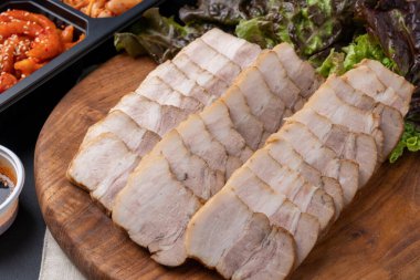 Jokbal, bossam, Kore yemeği, haşlanmış domuz, Makguksu, hwangtae, buzlu, muksabal, meze, tuzlu karides, marul,