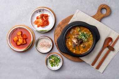 Yangpyeong, akşamdan kalma çorbası, sundaeguk, Kore yemeği, kemik mahmurluğu çorbası, meze çorbası, tuzlu karides, toprak takımı, kkakdugi,
