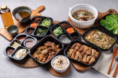 Kore yemeği, domuz eti, ızgara, galbi, baharat, galbitang, meze, yemek, yemek, yemek, yemek, restoran, et, sebze, yemek, lezzetli, mutfak, tabak, sağlıklı, öğle yemeği, gurme, açık büfe,