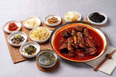 Kore yemeği, pollack, haşlanmış pollack, vatoz, çorba, tavuk ayağı, et gözlemesi, domuz derisi, ızgara, meze, ançüez, haşlanmış yumurta, fasulye filizi, patates.,