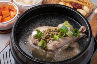 Samgyetang, tavuk yemeği, dut, oryantal ilaç, nurungji, toprak tenceresi, Kore yemeği, sağlıklı yemek, meze, sarımsak, ginseng, çorba