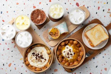 Kafe, krema, waffle, çikolata, latte, kivi, köpüklü çay, balsam, balonlu çay, muz, peynir, et burrito, Einspanner, karides, tost,