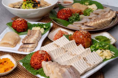 Domuz eti, haşlanmış domuz eti, bossam, kaykay, domuz göbeği, kimchi, samhap, menü, erişte, tofu, Kore yemeği, meze,