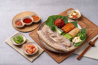 Domuz eti, haşlanmış domuz eti, bossam, kaykay, domuz göbeği, kimchi, samhap, menü, erişte, tofu, Kore yemeği, meze,