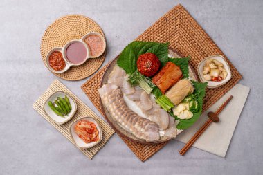 Domuz eti, haşlanmış domuz eti, bossam, kaykay, domuz göbeği, kimchi, samhap, menü, erişte, tofu, Kore yemeği, meze,