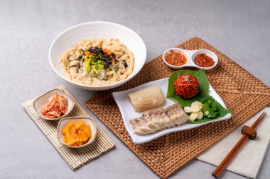 Domuz eti, haşlanmış domuz eti, bossam, kaykay, domuz göbeği, kimchi, samhap, menü, erişte, tofu, Kore yemeği, meze,