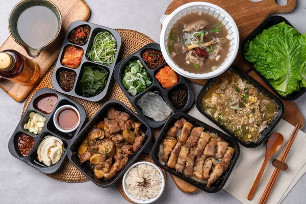 Kore yemeği, domuz eti, ızgara, galbi, baharat, galbitang, meze, yemek, yemek, yemek, yemek, restoran, et, sebze, yemek, lezzetli, mutfak, tabak, sağlıklı, öğle yemeği, gurme, açık büfe,