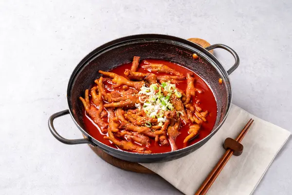 Kore yemeği, pollack, haşlanmış pollack, vatoz, çorba, tavuk ayağı, et gözlemesi, domuz derisi, ızgara, meze, ançüez, haşlanmış yumurta, fasulye filizi, patates.,