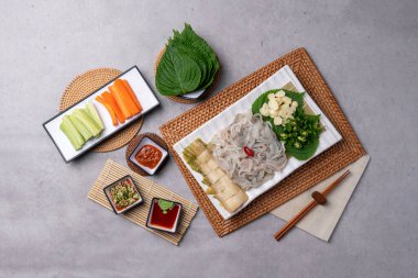 Kore yemeği, Dodari, Kimchi, Yaban Kalamar, Buharda pişmiş, Kızarmış, Soğuk Çiğ Balık Çorbası, Çiğ Balık Çorbası