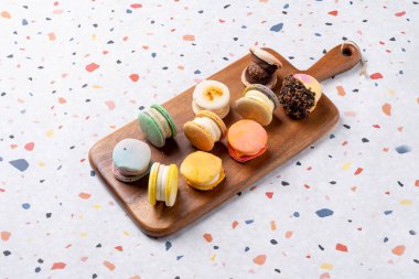 Makarna, turna, domuz eti, yabanmersini, peynir, yoğurt, dacquoise, injeolmi, pirinç keki, matcha, çikolata, Oreo, fındık, siyah susam, jambon, sandviç,,