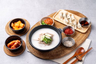 Kore yemeği, sığır eti, sundae çorbası, seolleongtang, Naju, gomtang, sığır eti, sundaeguk, domuz eti, meze, kimchi