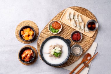 Kore yemeği, sığır eti, sundae çorbası, seolleongtang, Naju, gomtang, sığır eti, sundaeguk, domuz eti, meze, kimchi