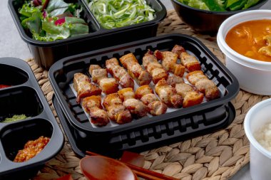 Domuz Göbeği Pirinç Kasesi Kore yemeği