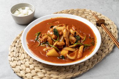 Kore yemeği, buğulanmış tavuk, tavuk, soya sosu, peynir, baharatlı, uçan balık yumurtası, pirinç köftesi, köfte, köfte,