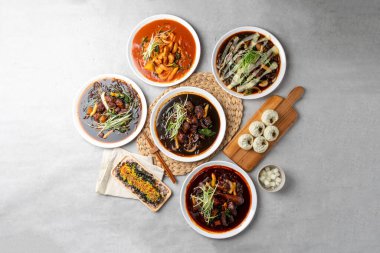 Kore yemeği, buğulanmış tavuk, tavuk, soya sosu, peynir, baharatlı, uçan balık yumurtası, pirinç köftesi, köfte, köfte,