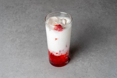 Kore usulü yemek Çilekli Latte Ice