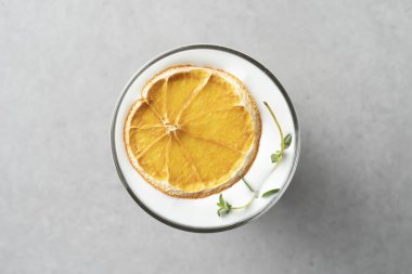 Kore tarzı yiyecek yapraklı kahve çayı.