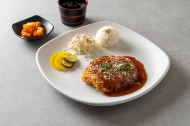 Domuz pirzolası, el yapımı, peynir, omlet pilavı, kimchi pilavı, karabuğday, balık pirzolası, udon balığı, balık keki, körili pilav, çiğnenmiş erişte.