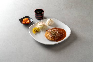 Domuz pirzolası, el yapımı, peynir, omlet pilavı, kimchi pilavı, karabuğday, balık pirzolası, udon balığı, balık keki, körili pilav, çiğnenmiş erişte.