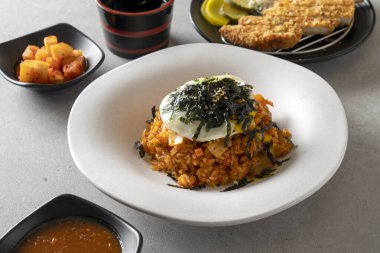 Domuz pirzolası, el yapımı, peynir, omlet pilavı, kimchi pilavı, karabuğday, balık pirzolası, udon balığı, balık keki, körili pilav, çiğnenmiş erişte.