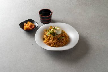 Domuz pirzolası, el yapımı, peynir, omlet pilavı, kimchi pilavı, karabuğday, balık pirzolası, udon balığı, balık keki, körili pilav, çiğnenmiş erişte.