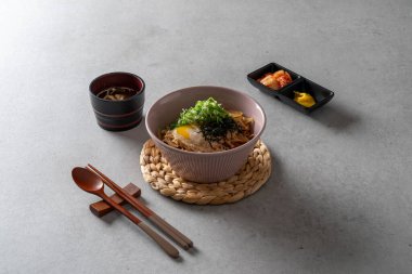 Domuz pirzolası, el yapımı, peynir, balık pirzolası, udon, körili pirinç, meze, karabuğday, domuz filetosu, sığır filetosu