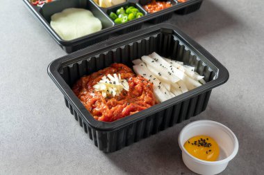 Kore yemeği, domuz eti, ızgara domuz eti, bulgogi, baharat, yumuşak tofu, tartar bibibimbap, yosun çorbası, yemek kutusu, soya fasulyesi ezmesi, kimchi güveci, soğuk erişte.