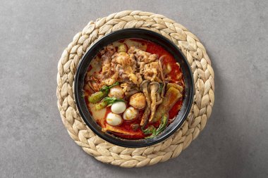 Çin, malatang, gueroborou, soğuk karabuğday eriştesi, çiçek ekmeği, haşlanmış mantı, baharatlı.