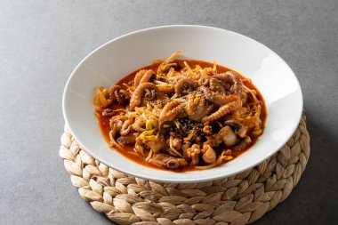 Hamur köftesi, ağ ayaklı ahtapot, kral karides, kızarmış yiyecek, uçan balık yumurtası, pirinç köftesi, sebze, meze