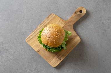 Hamburger, hamburger, ananas, sebze, sığır eti, kırmızı biber, domates, marul, ekmek