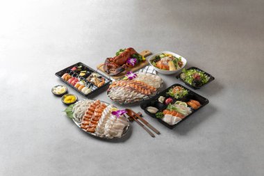 Japon yemeği, sashimi, sushi, yassı balık, somon, ıstakoz, buharda pişmiş, soğuk çiğ balık, kaya balığı, podari, sekko-si,