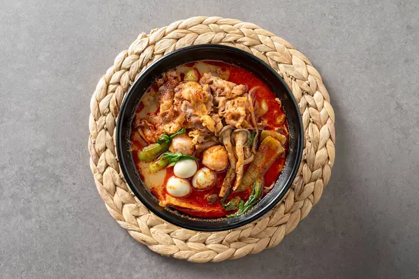 Çin, malatang, gueroborou, soğuk karabuğday eriştesi, çiçek ekmeği, haşlanmış mantı, baharatlı.